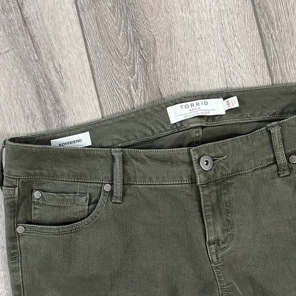 Torrid BOYFRIEND JEAN -  DISTRESSED OLIVE WASH size 14 - Picture 3 of 5